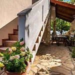 San Apartment Povljana