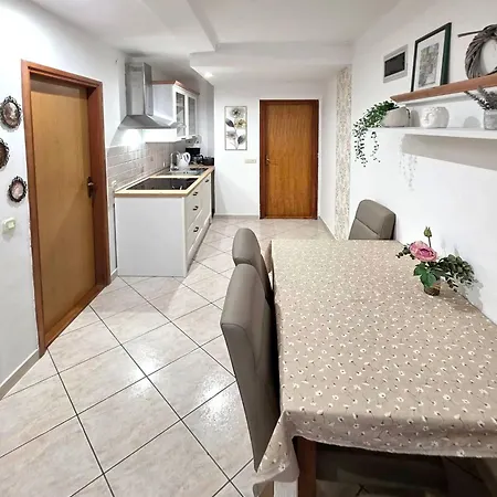 San Apartmán Povljana